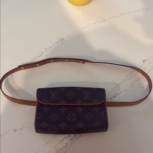 100% Authentic PRELOVED Louis Vuitton
Monogram Pochette Florentine XS